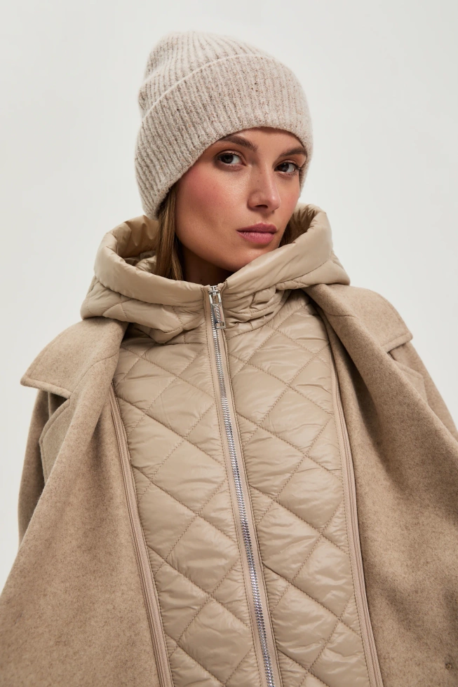 Długi płaszcz w kapturem beżowy