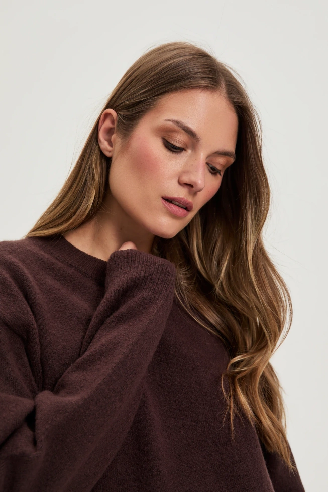 Gładki sweter brązowy