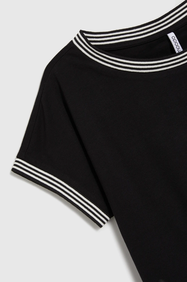 Bawełniana czarna bluzka z krótkimi rękawami