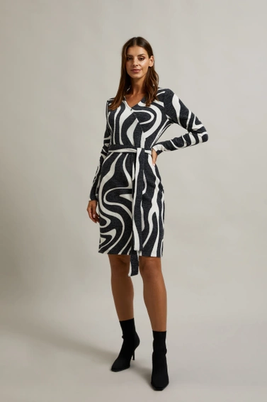 Dzianinowa sukienka z paskiem szara