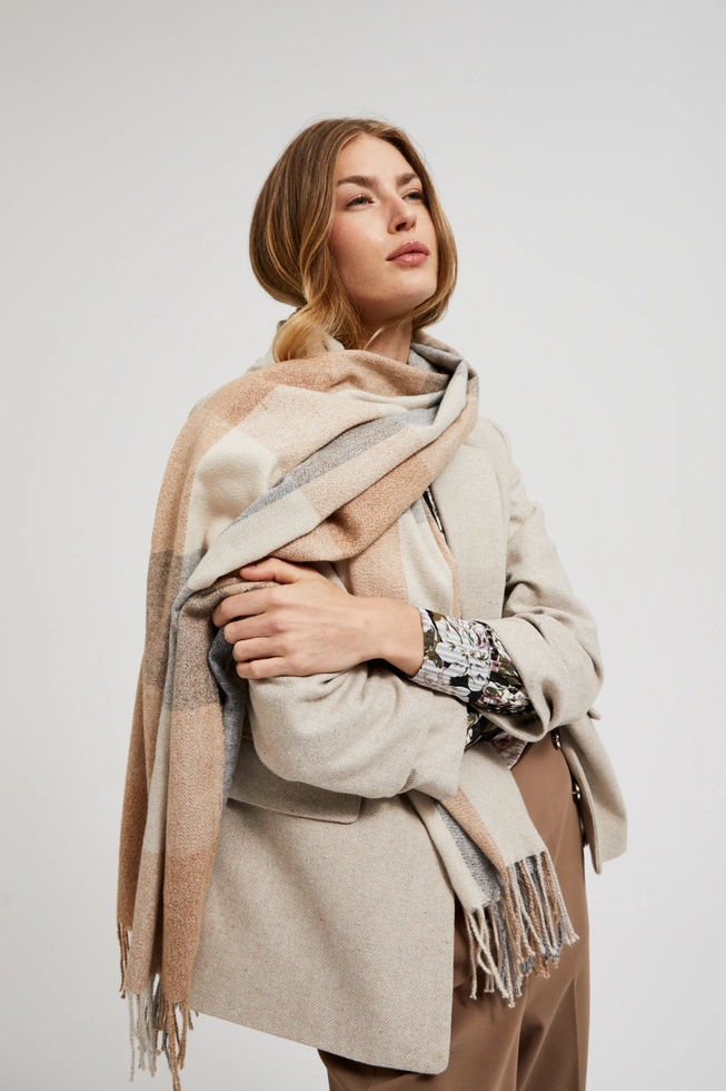 Szal w kratę z frędzlami beżowy