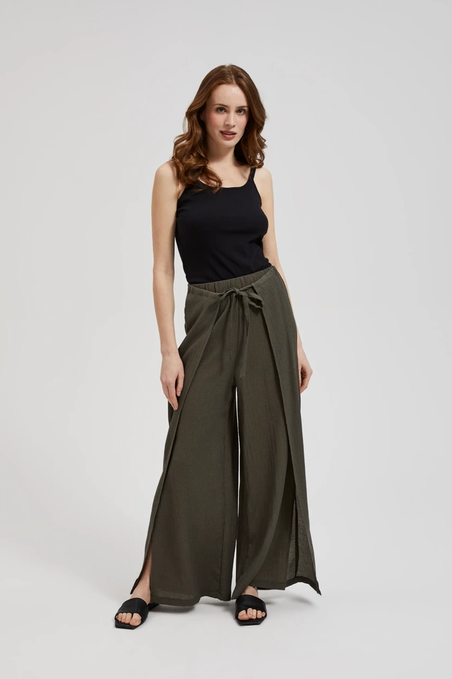 Top na cienkich ramiączkach czarny