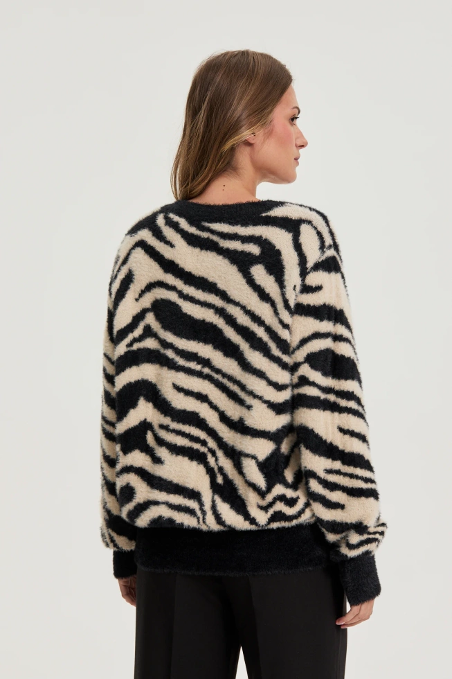 Wzorzysty sweter czarny