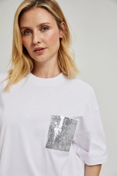 Bluzka z kieszonką ozdobioną cekinami biała