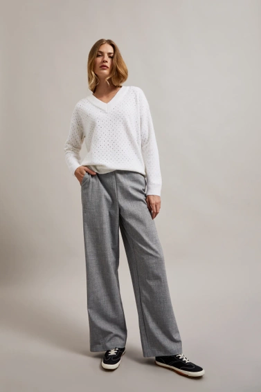 Ażurowy sweter z metaliczną nitką biały