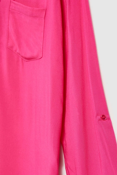 Koszula z dekoltem w serek i kieszonką