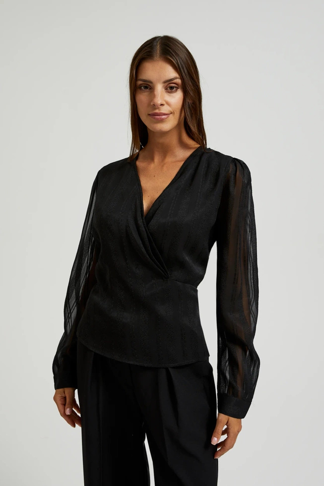 Elegancka koszula z dekoltem w serek czarna