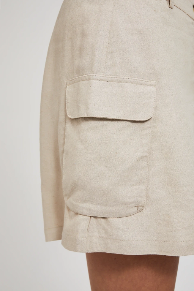 Lniane szorty beżowe