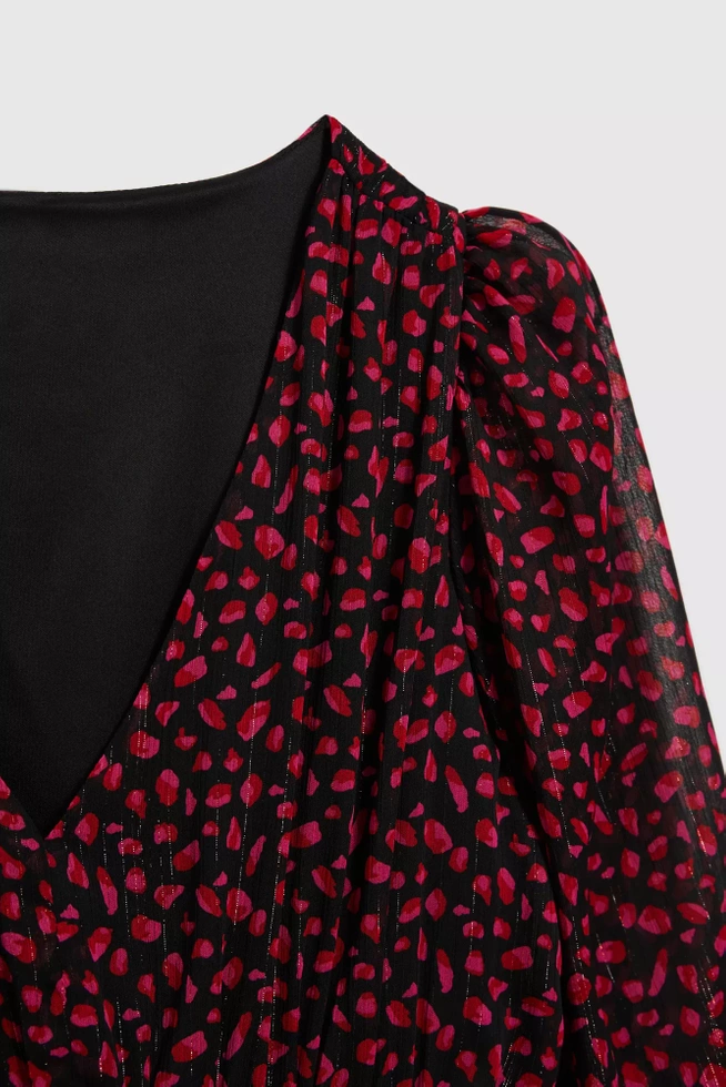 Sukienka z bufiastymi rękawami i dekoltem w serek czarna