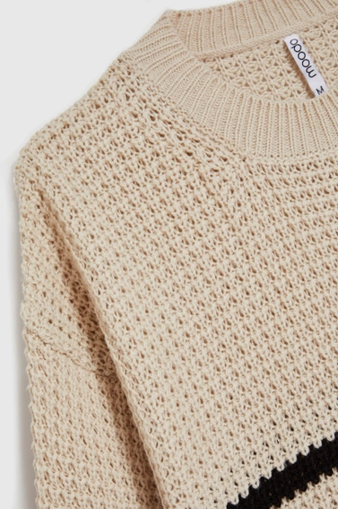 Sweter w paski z okrągłym dekoltem ciemnobeżowy