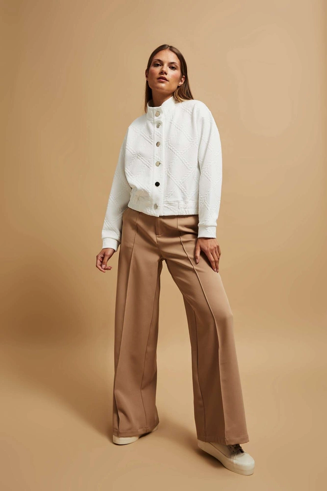 Bluza z ozdobnymi guzikami perłowa