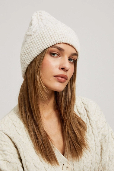 Czapka z ozdobnym splotem