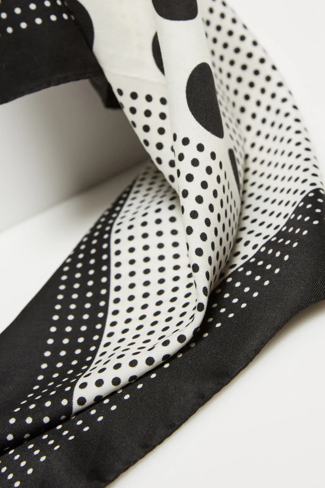 Apaszka w groszki czarna