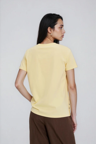 Bluzka z ozdobnymi guzikami żółta