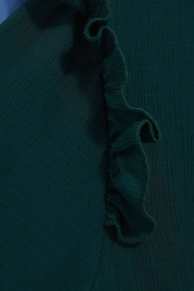 Koszula z falbaną na ramionach 