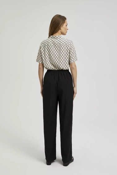 Gładkie spodnie z szerokimi nogawkami i wiązaniem w pasie czarne