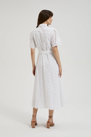 Ażurowa sukienka z wiązaniem w talii biała