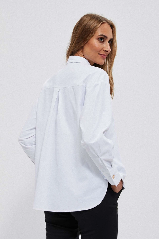 Koszula ze złotymi guzikami