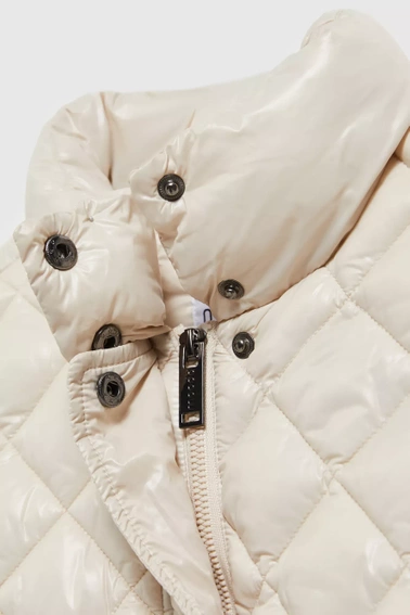 Krótka pikowna kurtka zapinana na zamek beżowa