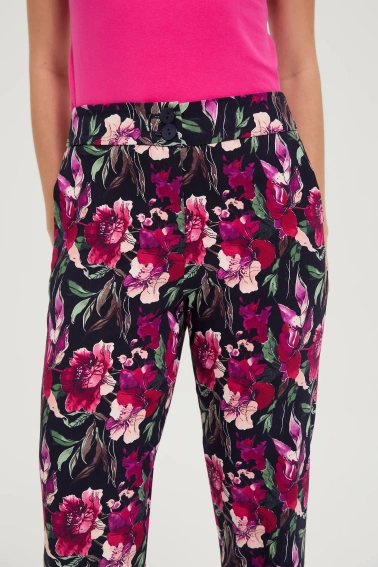 Spodnie w kwiaty granatowe