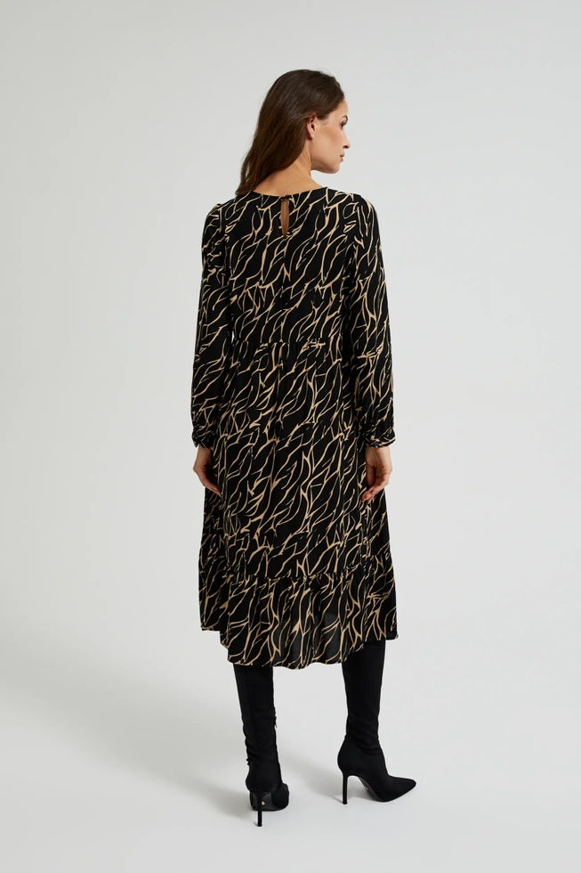 Sukienka z falbaną czarna