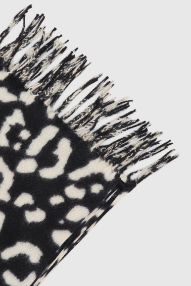 Szalik w panterkę kremowy