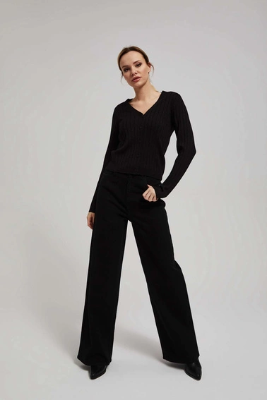 Sweter ozdobiony metaliczną nitką czarny