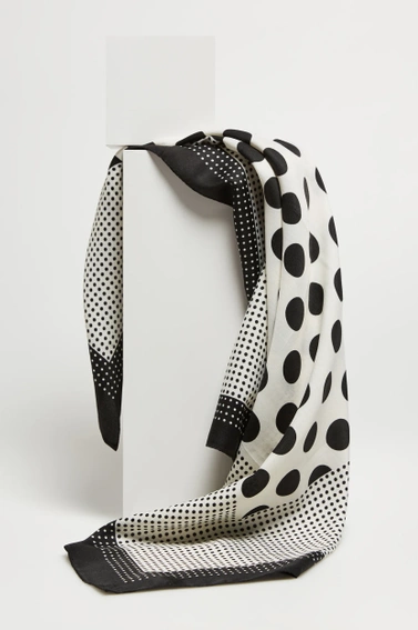 Apaszka w groszki czarna