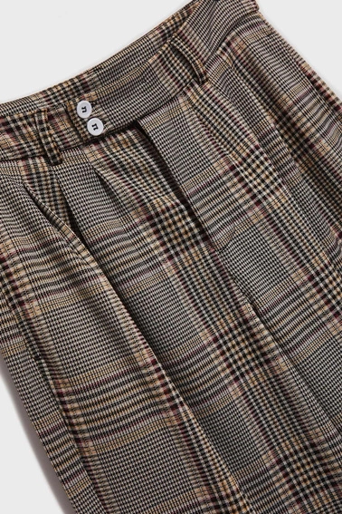 Spodnie w kratę z szerokimi nogawkami