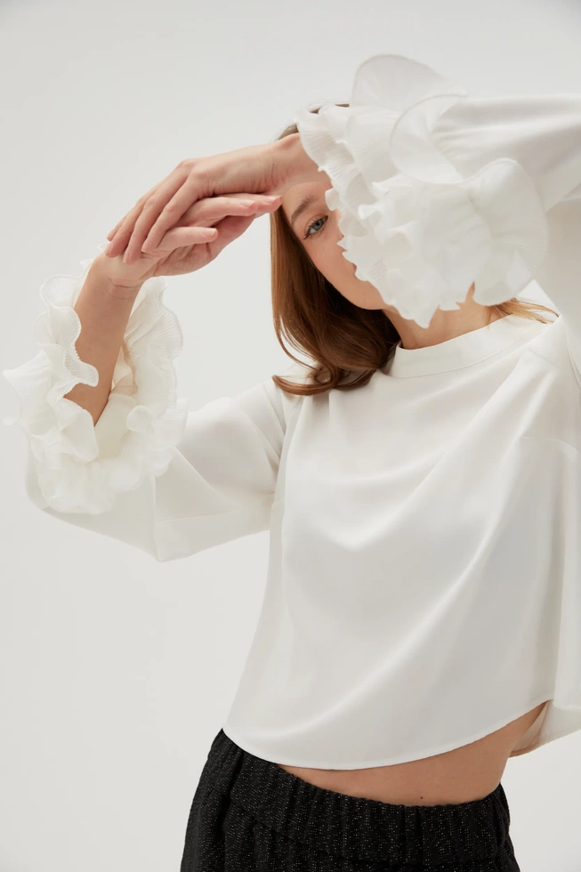 Koszula z falbanami na rękawach biała