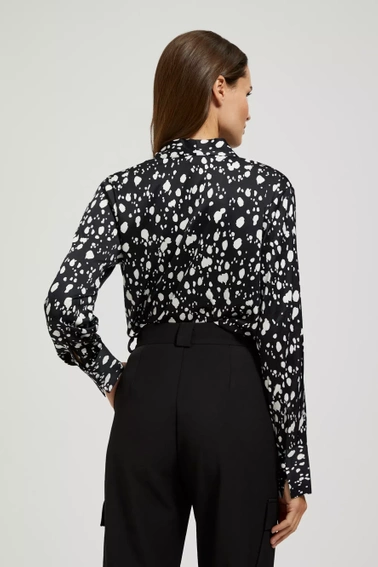 Koszula z kopertowym dekoltem czarna