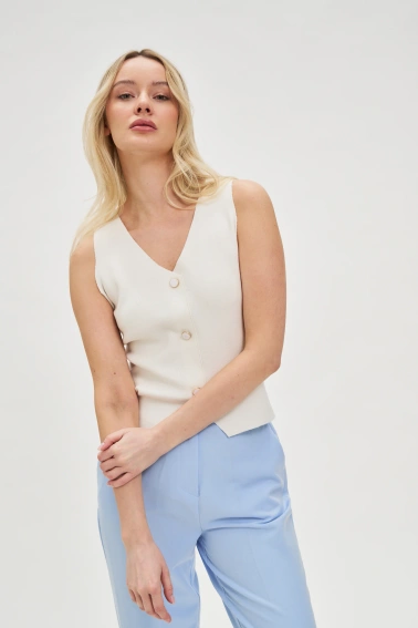 Dopasowany top z ozdobnymi guzikami beżowy