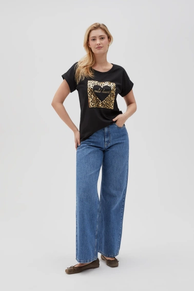 T-shirt z nadrukiem i napisem czarny