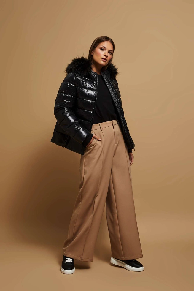 Pikowana kurtka z futrzanym kapturem