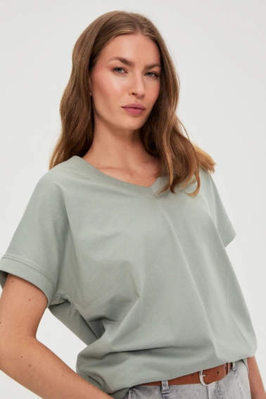 T-shirt z dekoltem oliwkowy