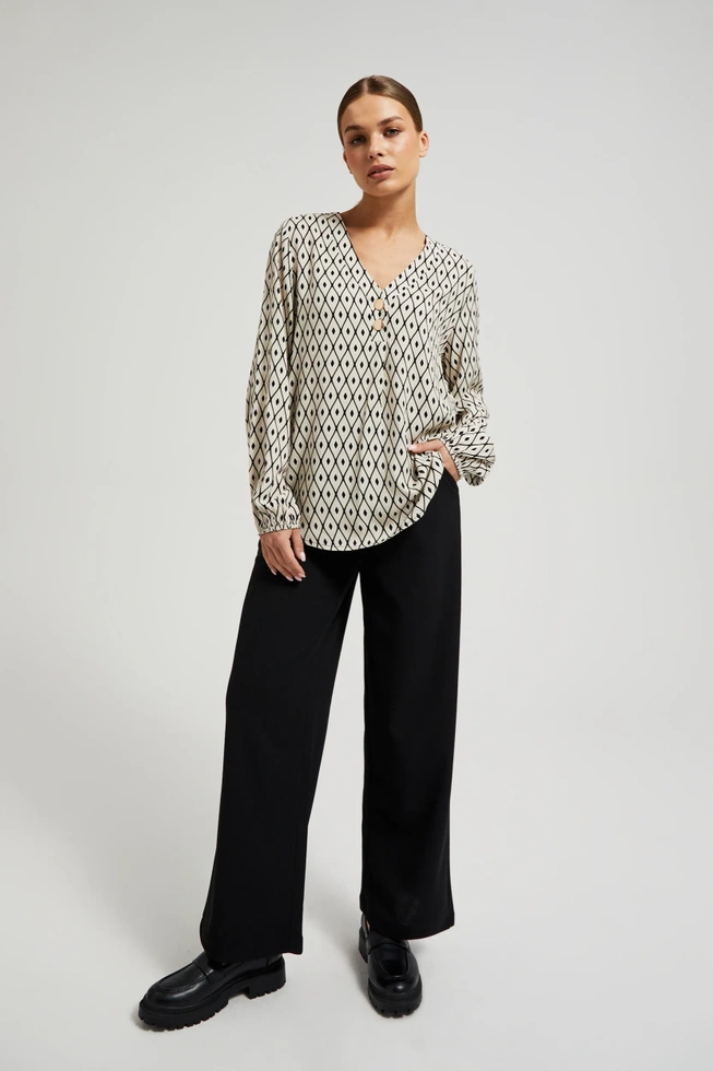 Koszula ze wzorem i ozdobnymi guzikami