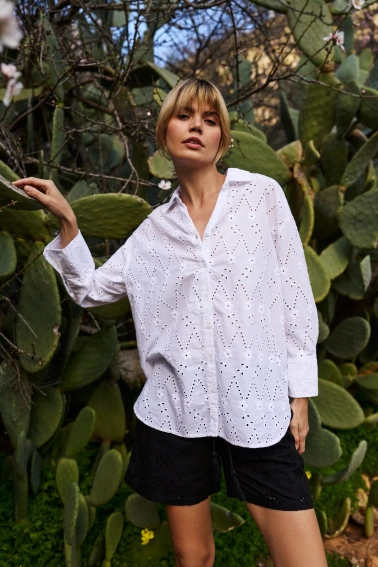 Ażurowa koszula biała