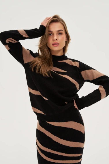 Sweter w zwierzęcy wzór czarny