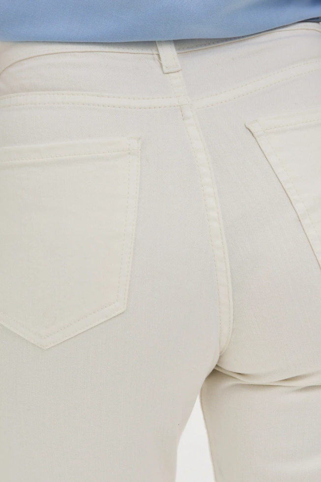 Jeansy z prostą nogawką białe