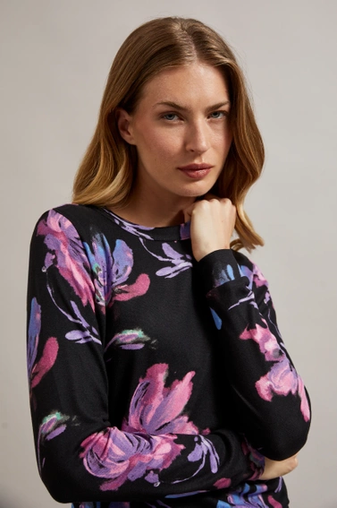Sweter w kwiaty z długimi rękawami fioletowy