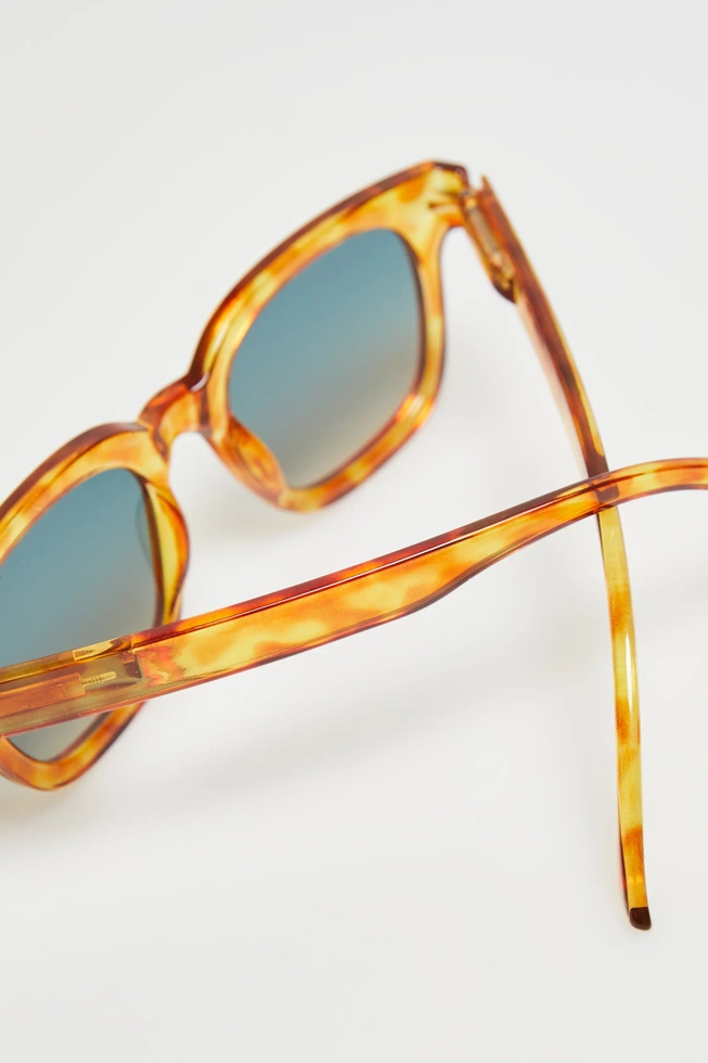 Wąskie brązowe okulary