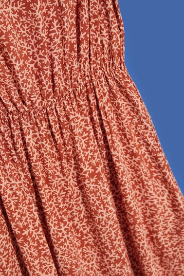 Wzorzysta sukienka brązowa