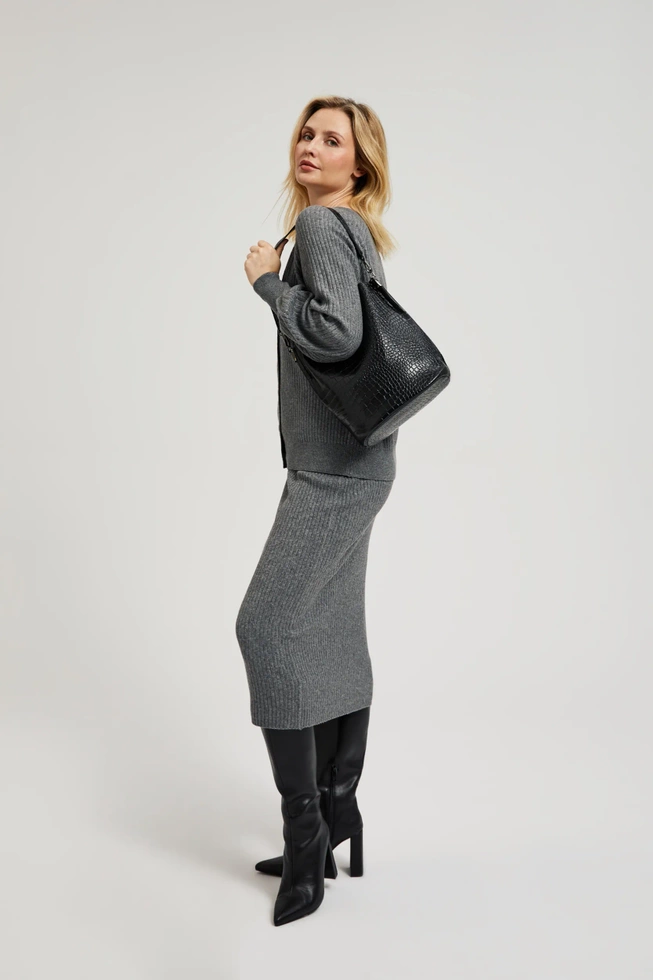 Torebka ozdobiona wężowym wzorem czarna