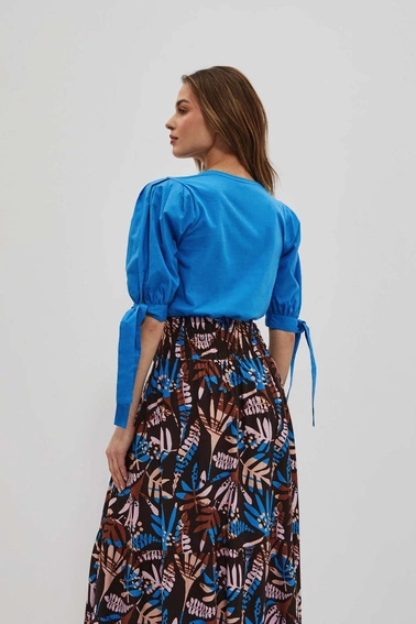 Bluzka z wiązaniem na rękawach lazurowa