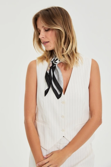 Apaszka w kwiaty czarna