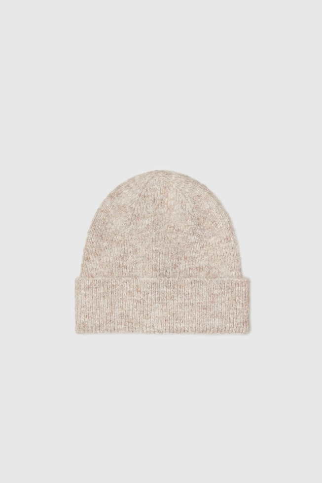 Czapka z dodatkiem wełny beżowa