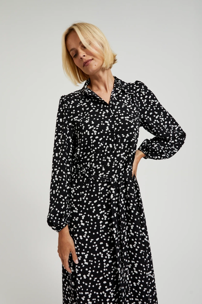 Wzorzysta sukienka midi z długimi rękawami czarna
