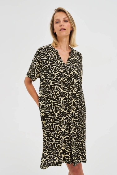 Sukienka o luźnym fasonie czarna