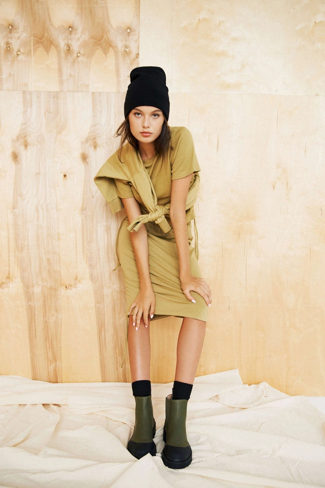 Gładka spódnica ze ściągaczem oliwkowa