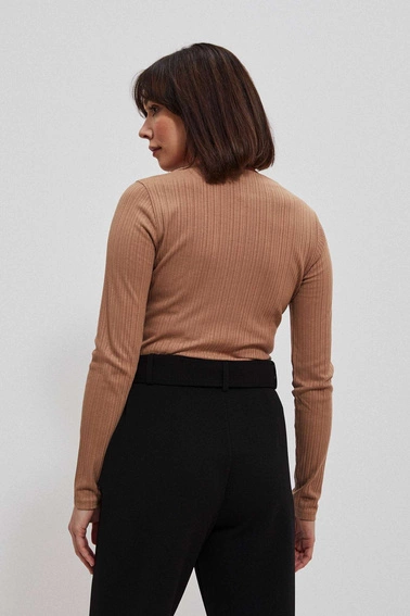 Bluzka z prążkowanej dzianiny kawowa